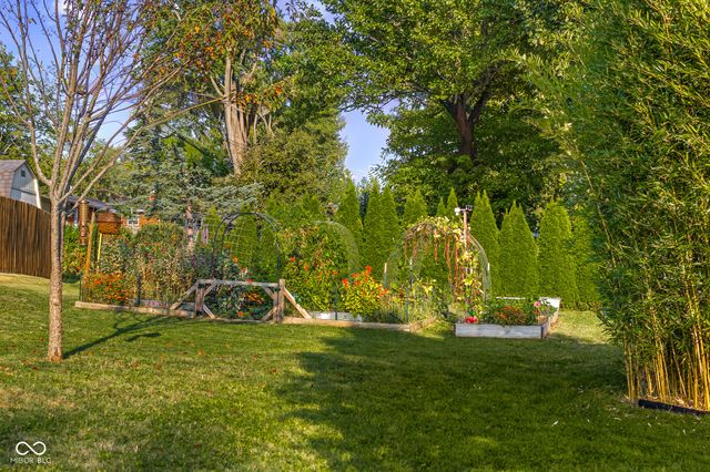 3035 Beech Court, Columbus, IN 47203