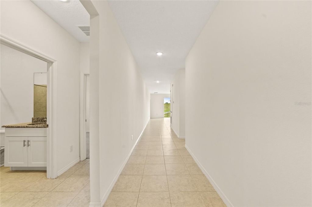 Image 11 of property listing at 662 FAIRVIEW AVENUE, Haines City, FL 33844