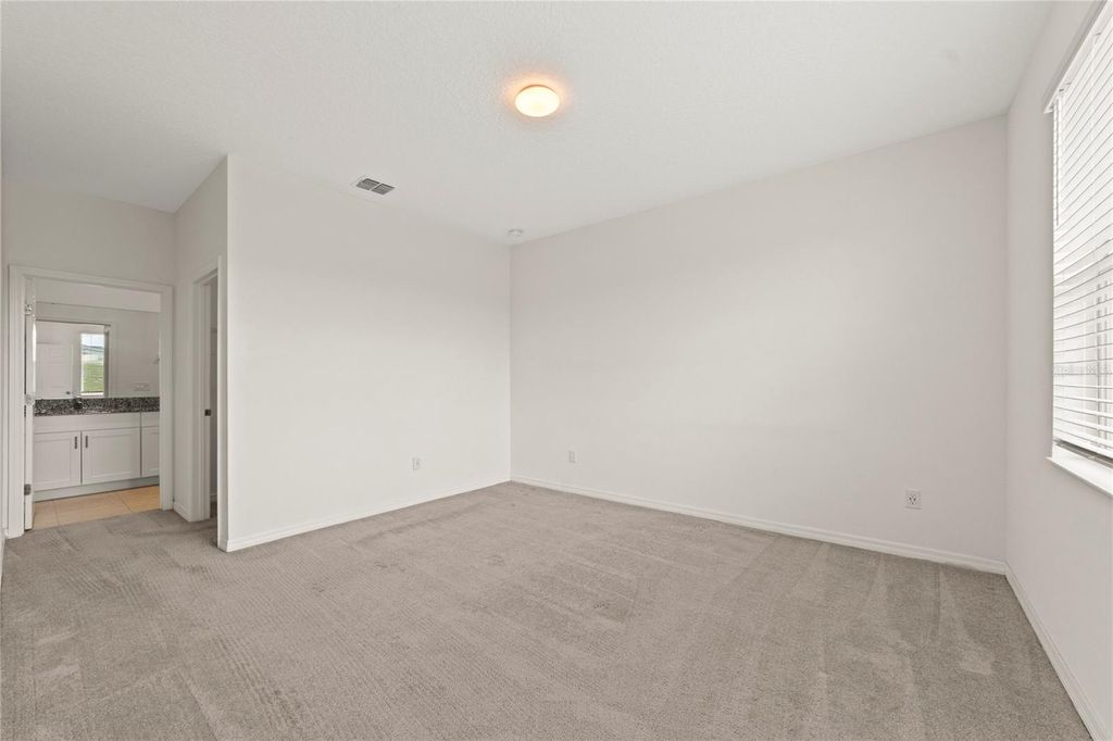 Image 16 of property listing at 662 FAIRVIEW AVENUE, Haines City, FL 33844