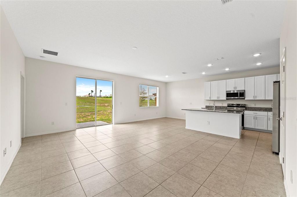 Image 6 of property listing at 662 FAIRVIEW AVENUE, Haines City, FL 33844