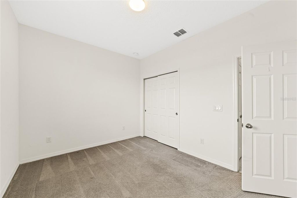 Image 8 of property listing at 662 FAIRVIEW AVENUE, Haines City, FL 33844