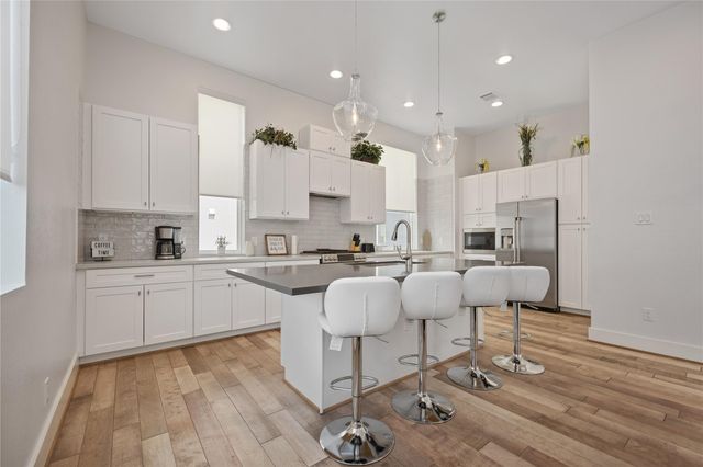 5914 Val Verde Street, Houston, TX 77057