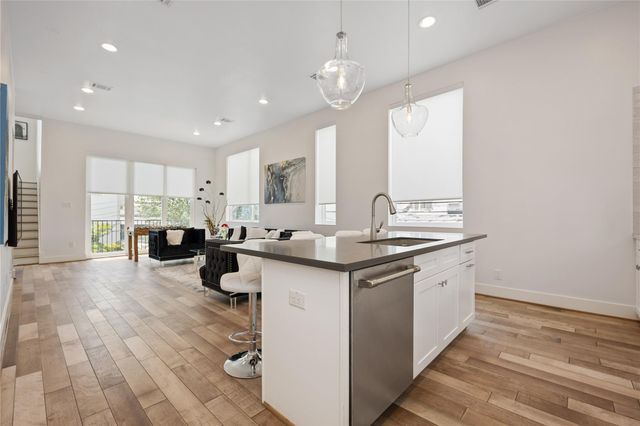 5914 Val Verde Street, Houston, TX 77057