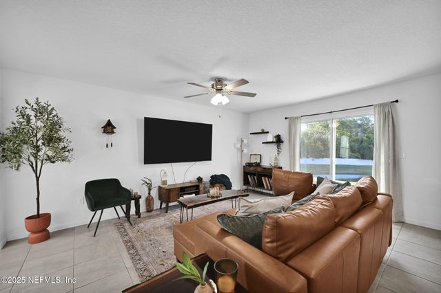 8668 LAKE GEORGE Circle W, Macclenny, FL 32063