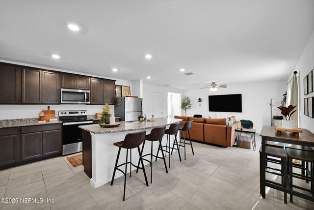 8668 LAKE GEORGE Circle W, Macclenny, FL 32063