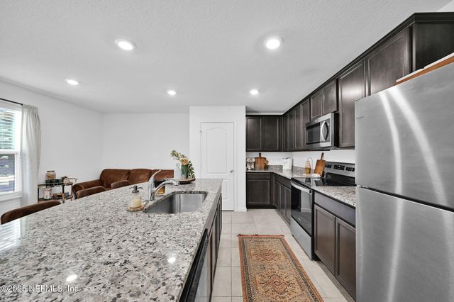 8668 LAKE GEORGE Circle W, Macclenny, FL 32063