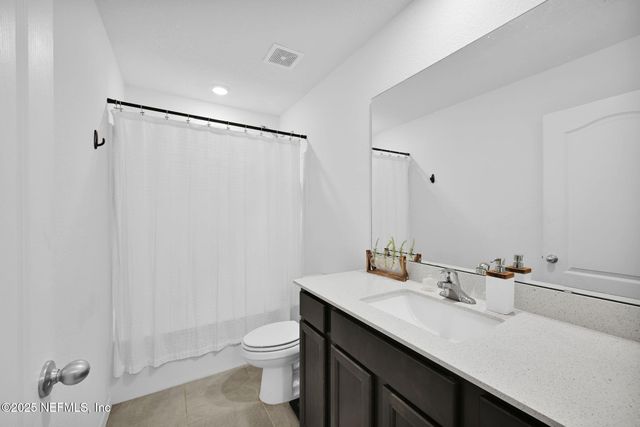 8668 LAKE GEORGE Circle W, Macclenny, FL 32063