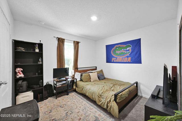 8668 LAKE GEORGE Circle W, Macclenny, FL 32063