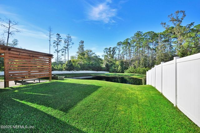 8668 LAKE GEORGE Circle W, Macclenny, FL 32063