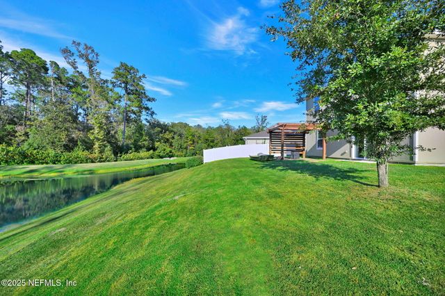 8668 LAKE GEORGE Circle W, Macclenny, FL 32063