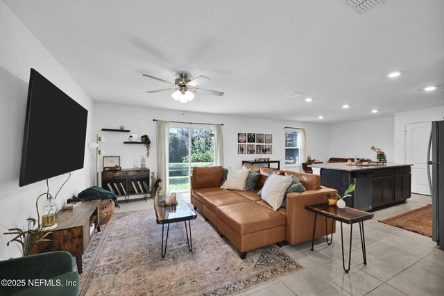 8668 LAKE GEORGE Circle W, Macclenny, FL 32063