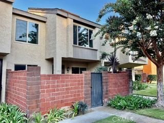 1021 W Lamark Ln, Anaheim, CA 92802