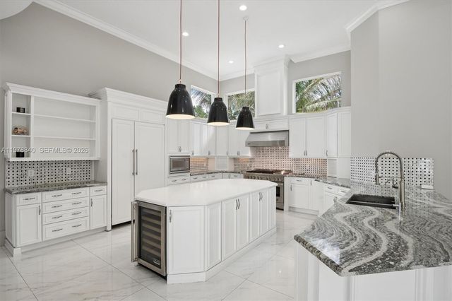 12922 Grand Oaks Drive, Davie, FL 33330