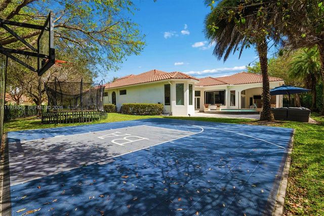 12922 Grand Oaks Drive, Davie, FL 33330