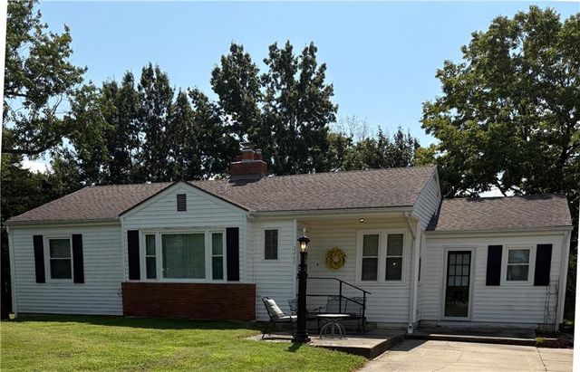 2405 E Mechanic Street, Harrisonville, MO 64701