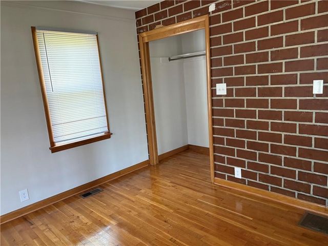 2405 E Mechanic Street, Harrisonville, MO 64701