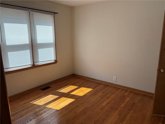 2405 E Mechanic Street, Harrisonville, MO 64701