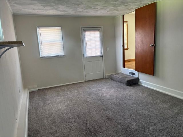 2405 E Mechanic Street, Harrisonville, MO 64701