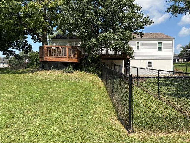 2405 E Mechanic Street, Harrisonville, MO 64701