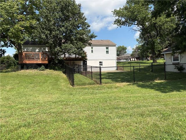 2405 E Mechanic Street, Harrisonville, MO 64701