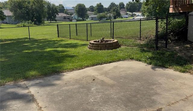 2405 E Mechanic Street, Harrisonville, MO 64701