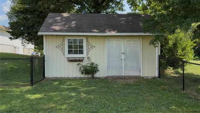 2405 E Mechanic Street, Harrisonville, MO 64701