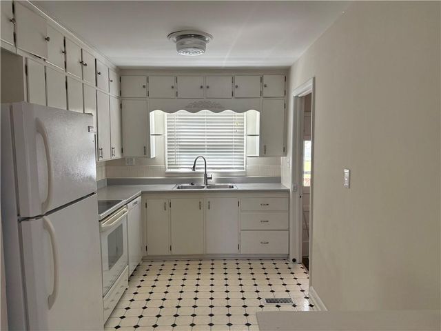 2405 E Mechanic Street, Harrisonville, MO 64701