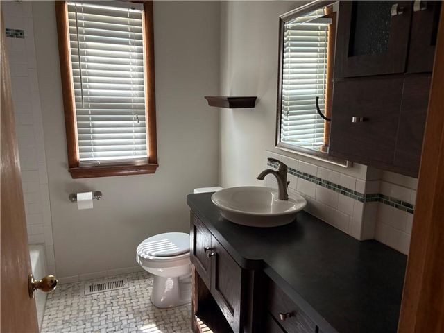 2405 E Mechanic Street, Harrisonville, MO 64701