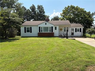 2405 E Mechanic Street, Harrisonville, MO 64701