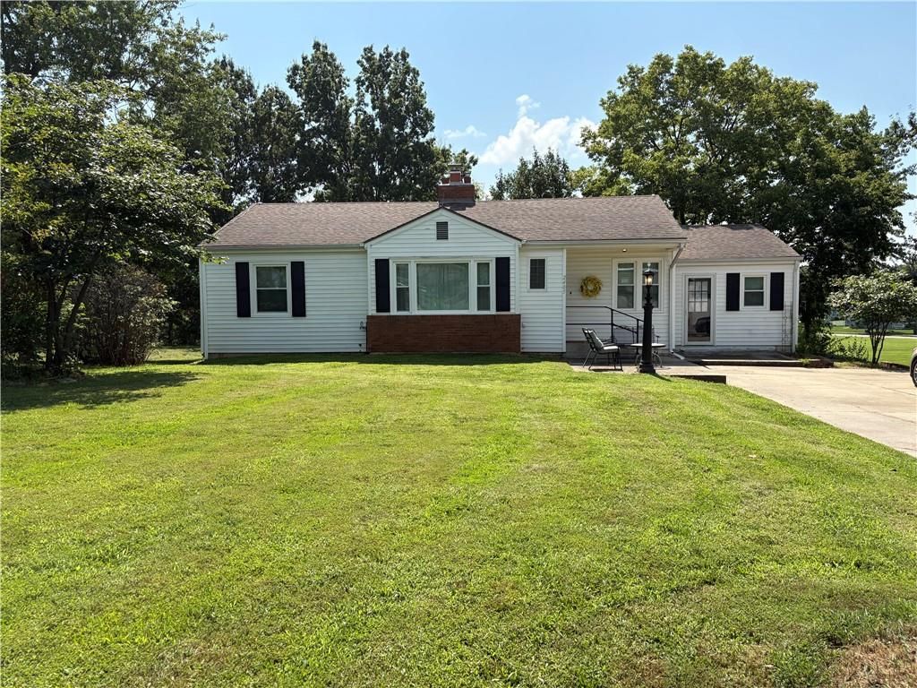 2405 E Mechanic Street, Harrisonville, MO 64701