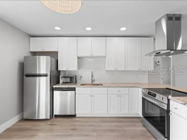 240 COLONIA LANE E lower, Nokomis, FL 34275