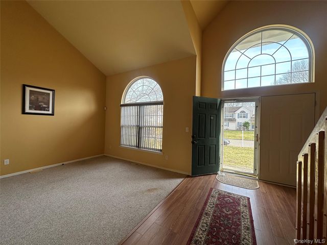 1 Daylilly Court, Middle Island, NY 11953