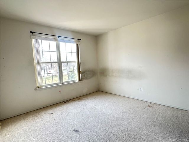 1 Daylilly Court, Middle Island, NY 11953