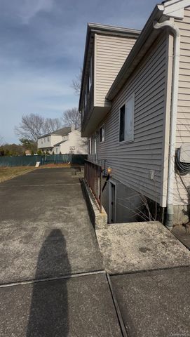 1 Daylilly Court, Middle Island, NY 11953