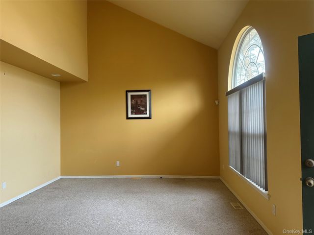 1 Daylilly Court, Middle Island, NY 11953