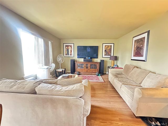 1 Daylilly Court, Middle Island, NY 11953