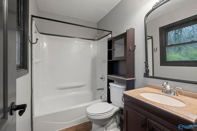 9527 Hemlock Drive SE, Huntsville, AL 35803