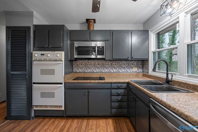 9527 Hemlock Drive SE, Huntsville, AL 35803