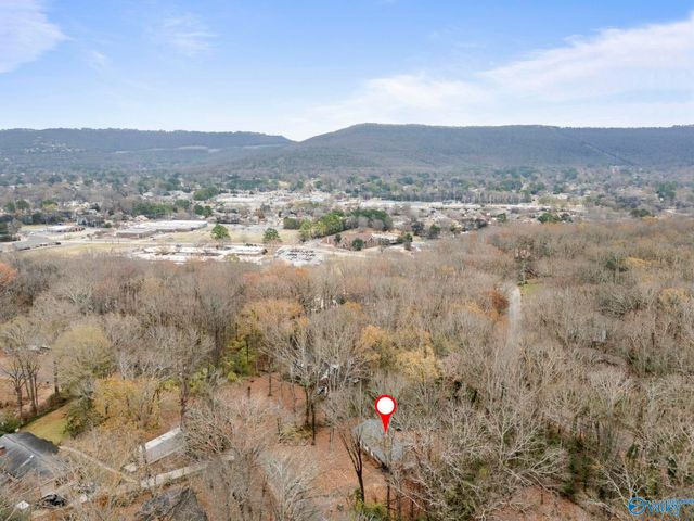 9527 Hemlock Drive SE, Huntsville, AL 35803