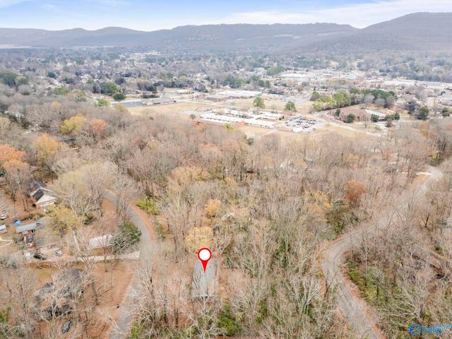 9527 Hemlock Drive SE, Huntsville, AL 35803