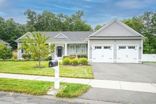 49 Magnolia Ln, Belchertown, MA 01007
