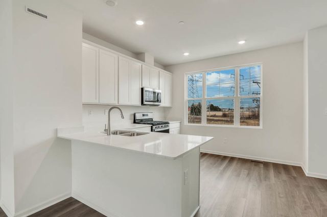 575 yosemite Way, Mundelein, IL 60060