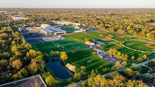 575 yosemite Way, Mundelein, IL 60060