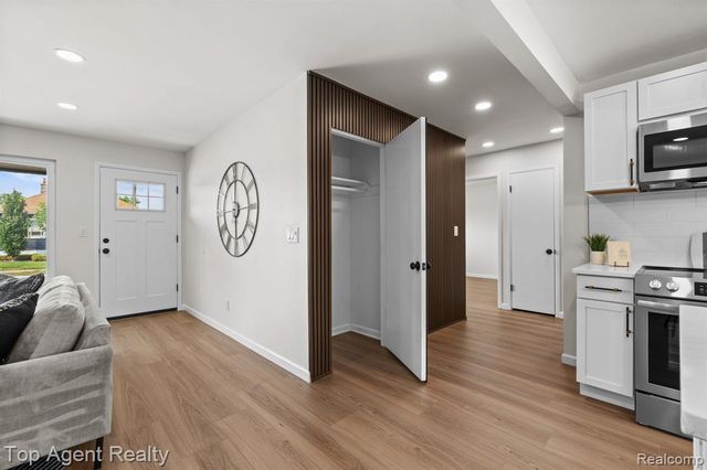 28012 Gladstone Street, Macomb, MI 48081