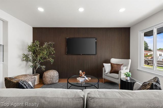 28012 Gladstone Street, Macomb, MI 48081