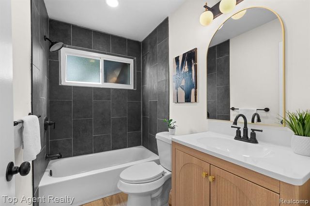 28012 Gladstone Street, Macomb, MI 48081