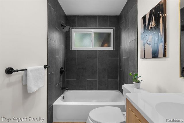 28012 Gladstone Street, Macomb, MI 48081