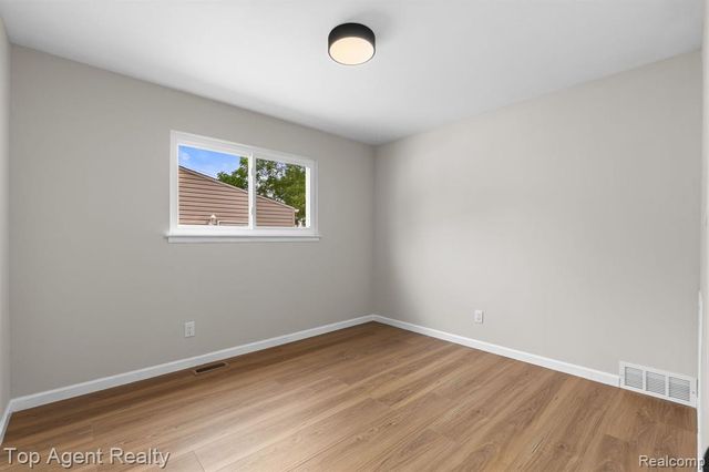 28012 Gladstone Street, Macomb, MI 48081