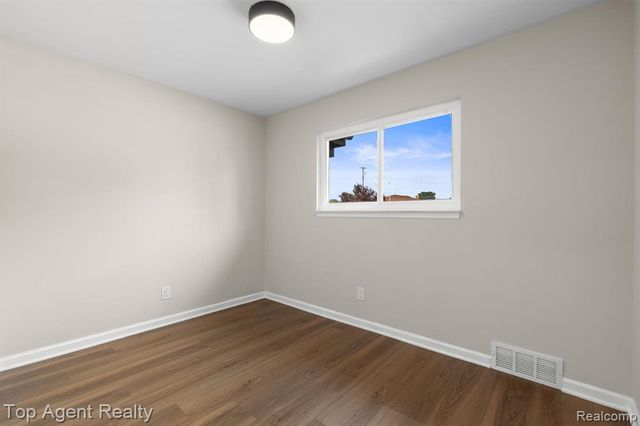 28012 Gladstone Street, Macomb, MI 48081