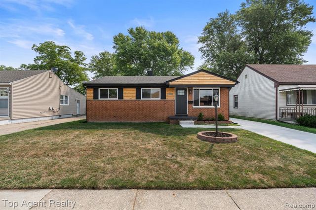 28012 Gladstone Street, Macomb, MI 48081